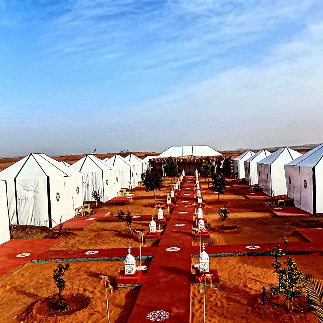 campamento con jaimas en el desierto de Merzouga